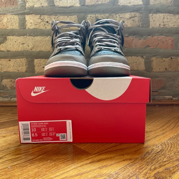Size 8.5M/10W Dunks - Picture 4 of 6